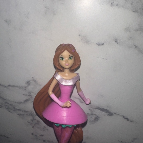 Winx Club Cosmix Fairy Flora 4.75" Mini Figure Witty - Picture 2 of 4